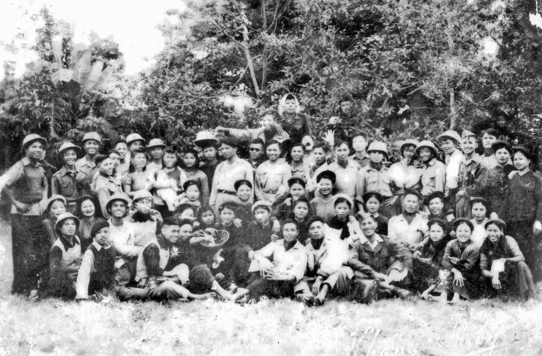 Cán bộ chiến sĩ quân y viện 71 sau chiến dịch Quang Trung 1952